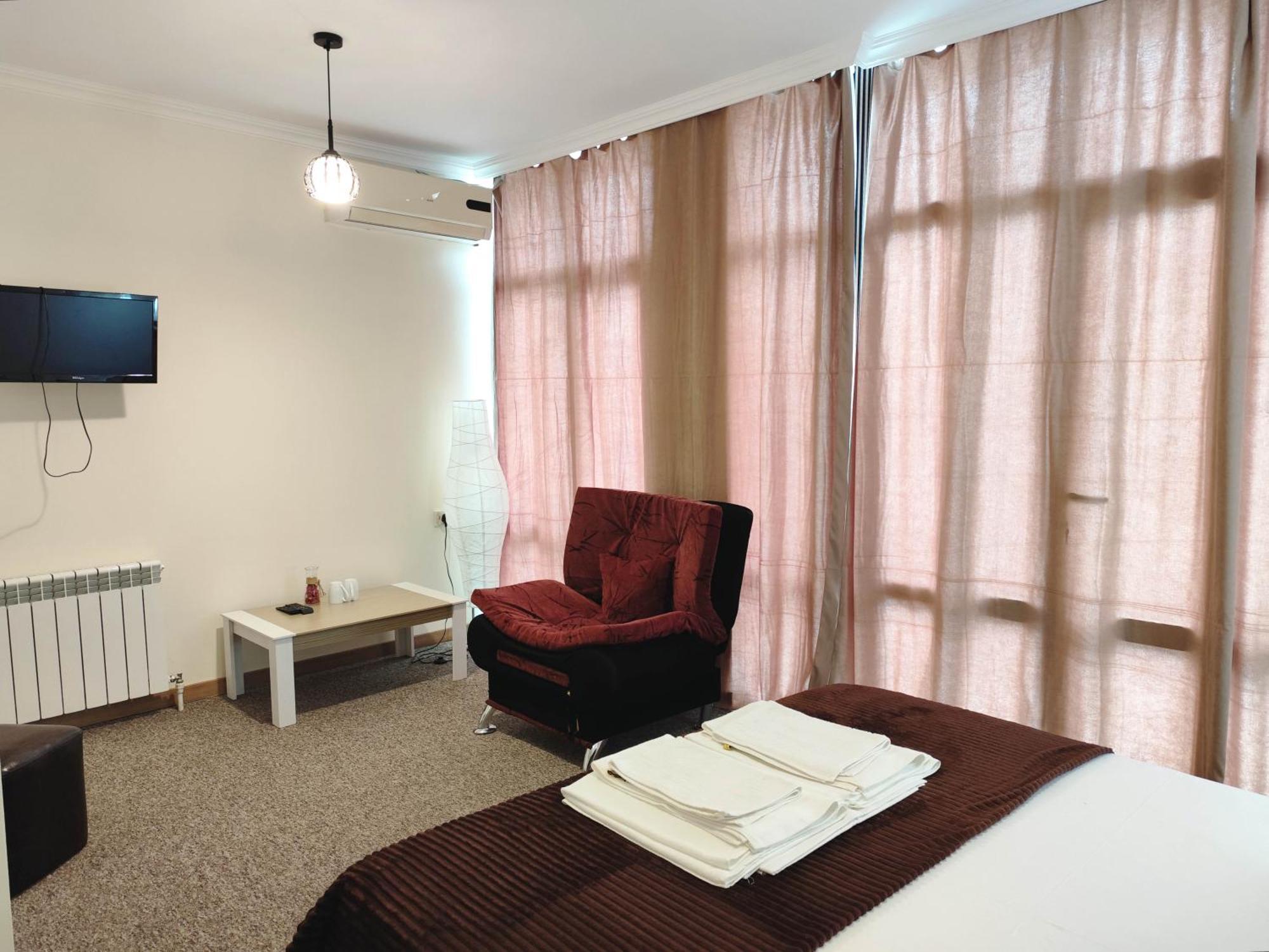 Chill Out Hotel Tskaltubo Ngoại thất bức ảnh