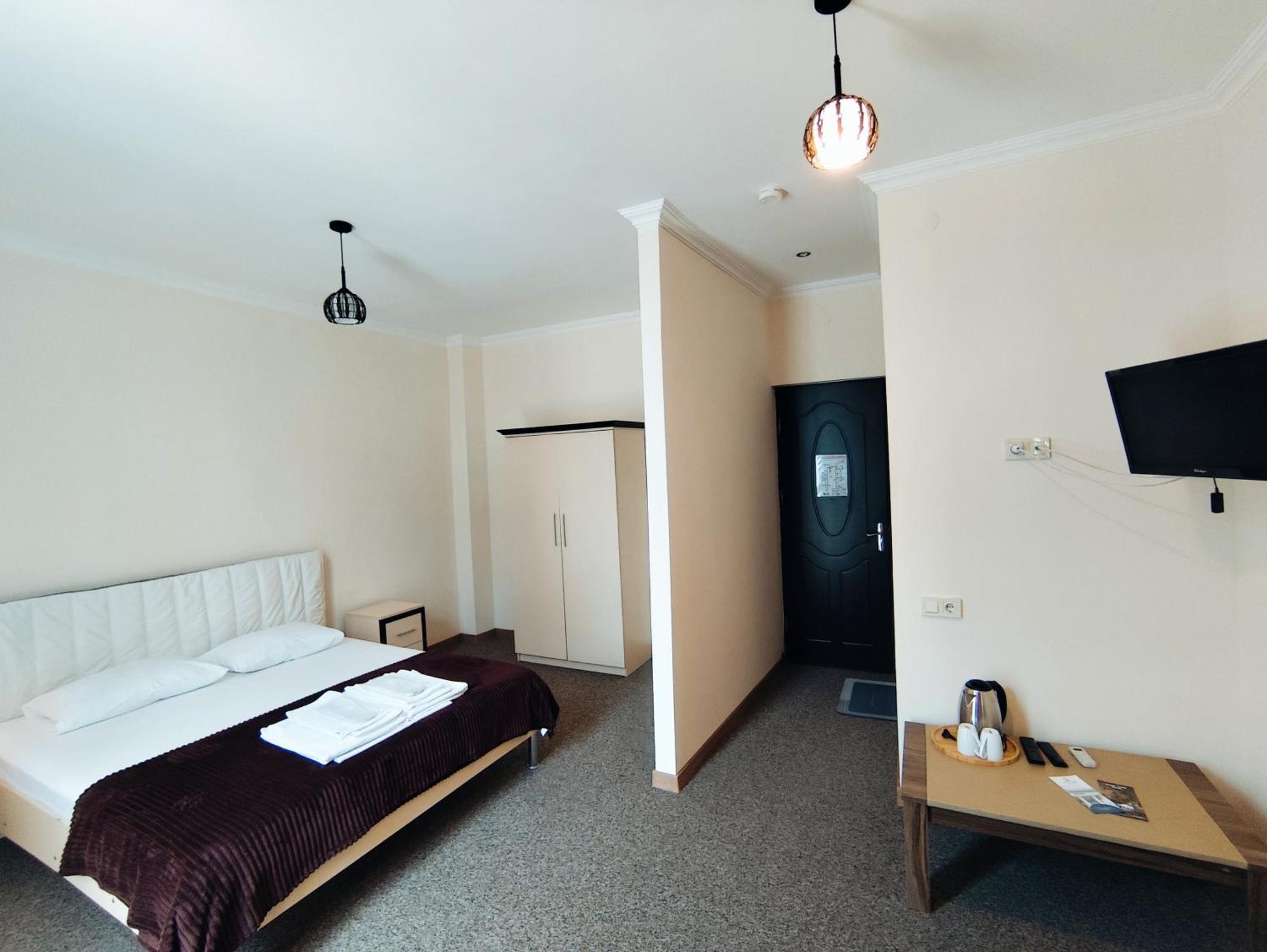 Chill Out Hotel Tskaltubo Ngoại thất bức ảnh