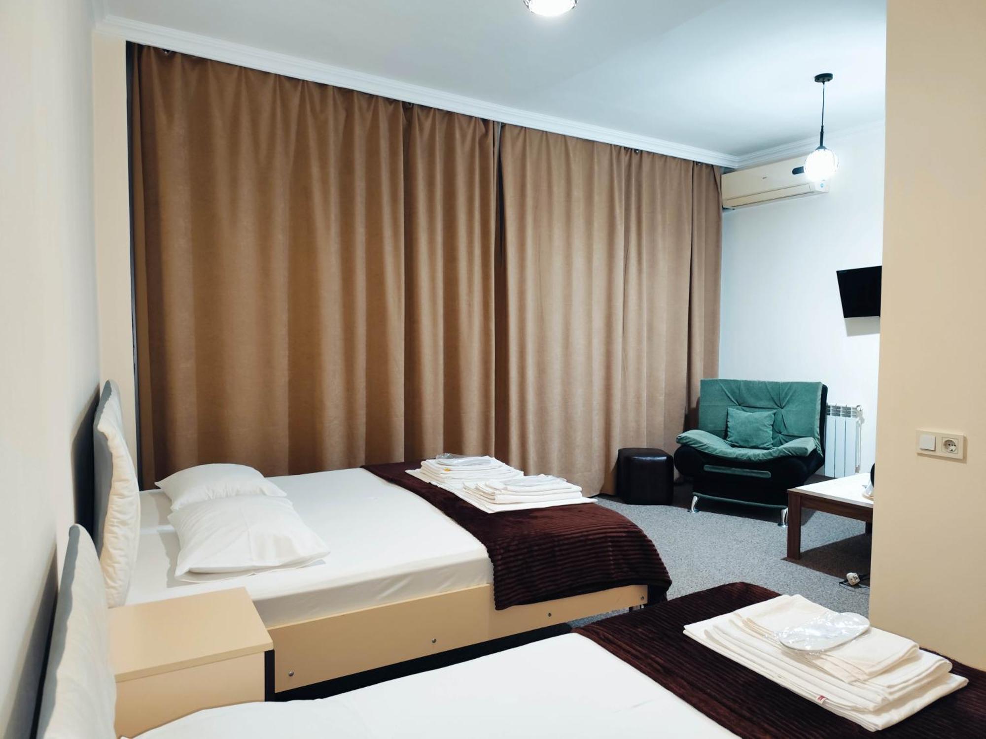 Chill Out Hotel Tskaltubo Ngoại thất bức ảnh